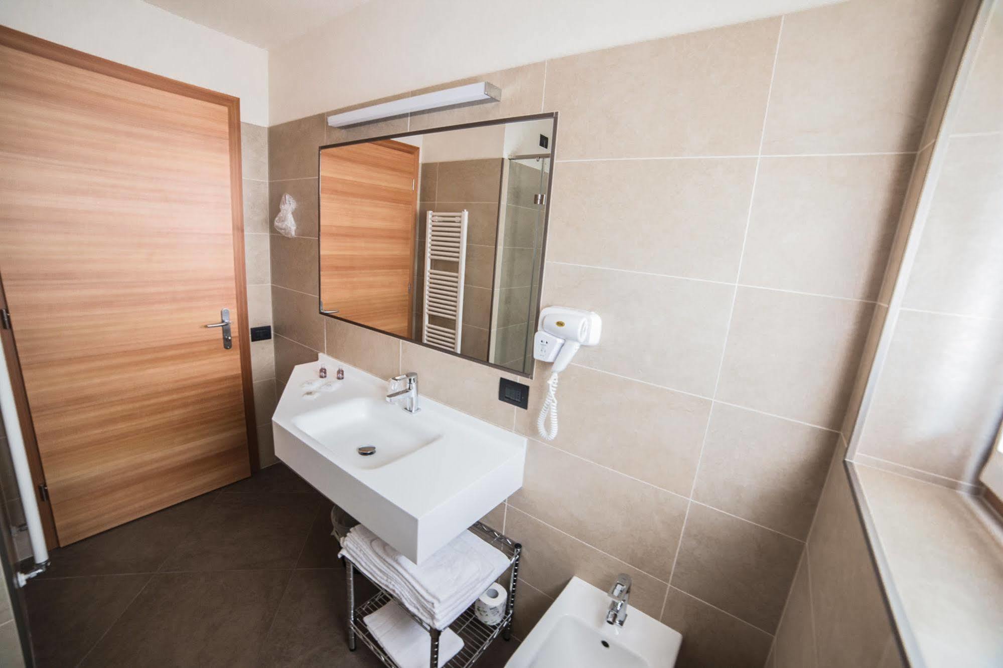 Hotel Garnì Paradisi - Wellness&Spa Mezzano Esterno foto